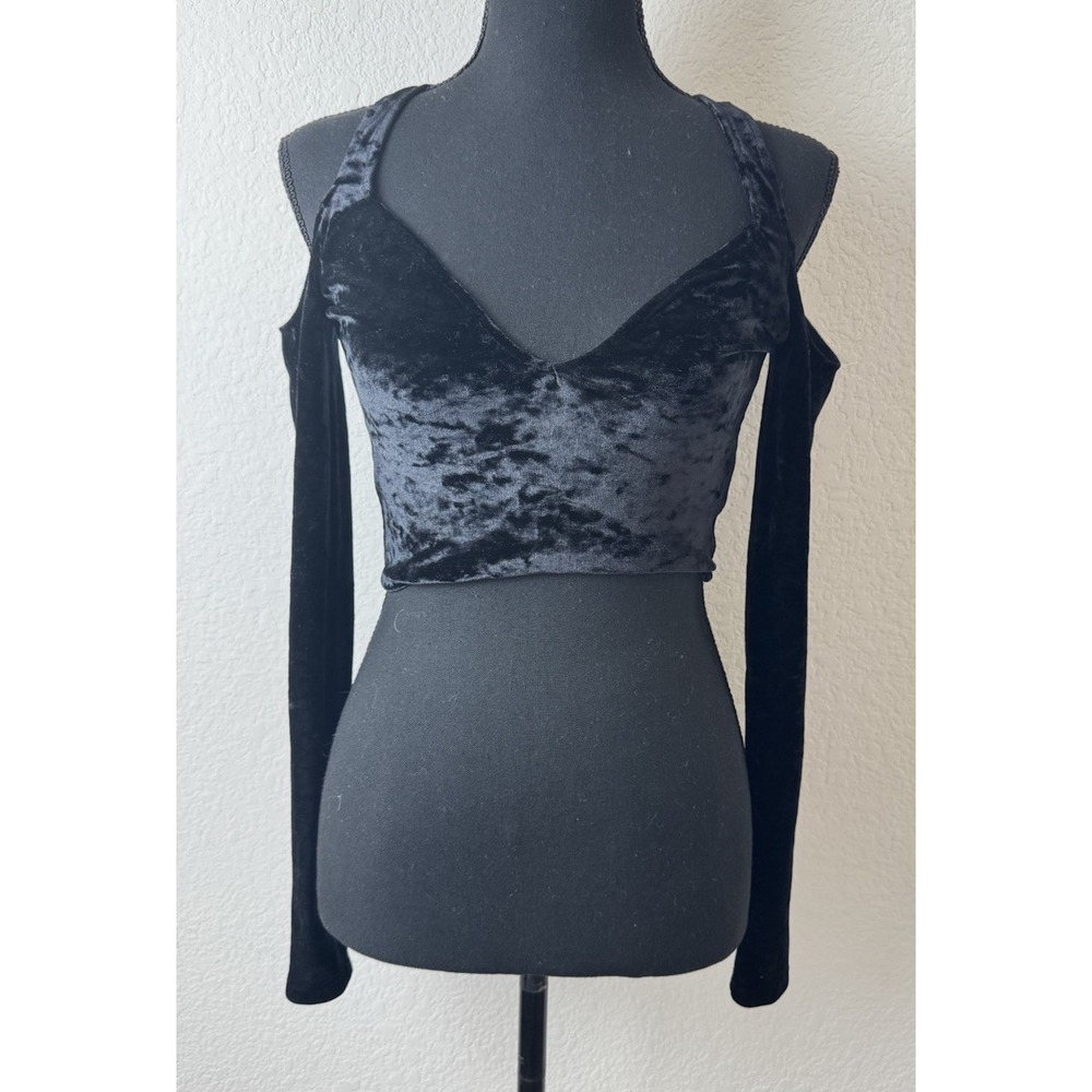 Nasty Gal Black Velvet Crop Top Sz Cold Shoulder Long Sleeve Dark Romantic Goth